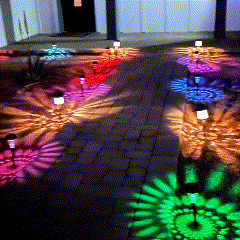 Lámpara de Piso Solar 2x1 - Luz Cálida + Colores RGB - Dos modos, mil formas de brillar.